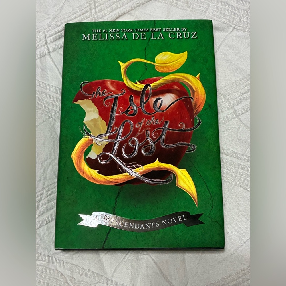 Disney Descendants The Isle of the Lost Book by Melissa de la Cruz